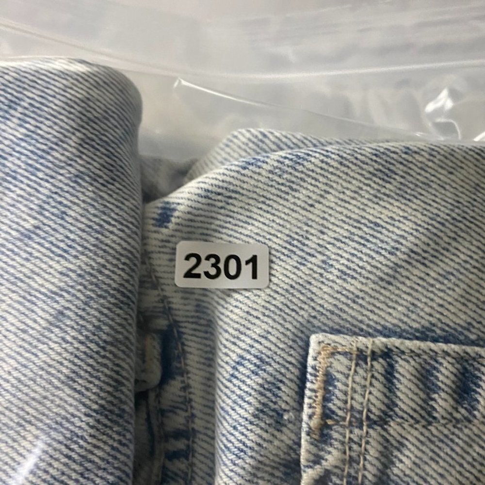 Good American Good Boy Acid Wash Jeans Womens 6/28 Button Fly - Picture 9 of 9